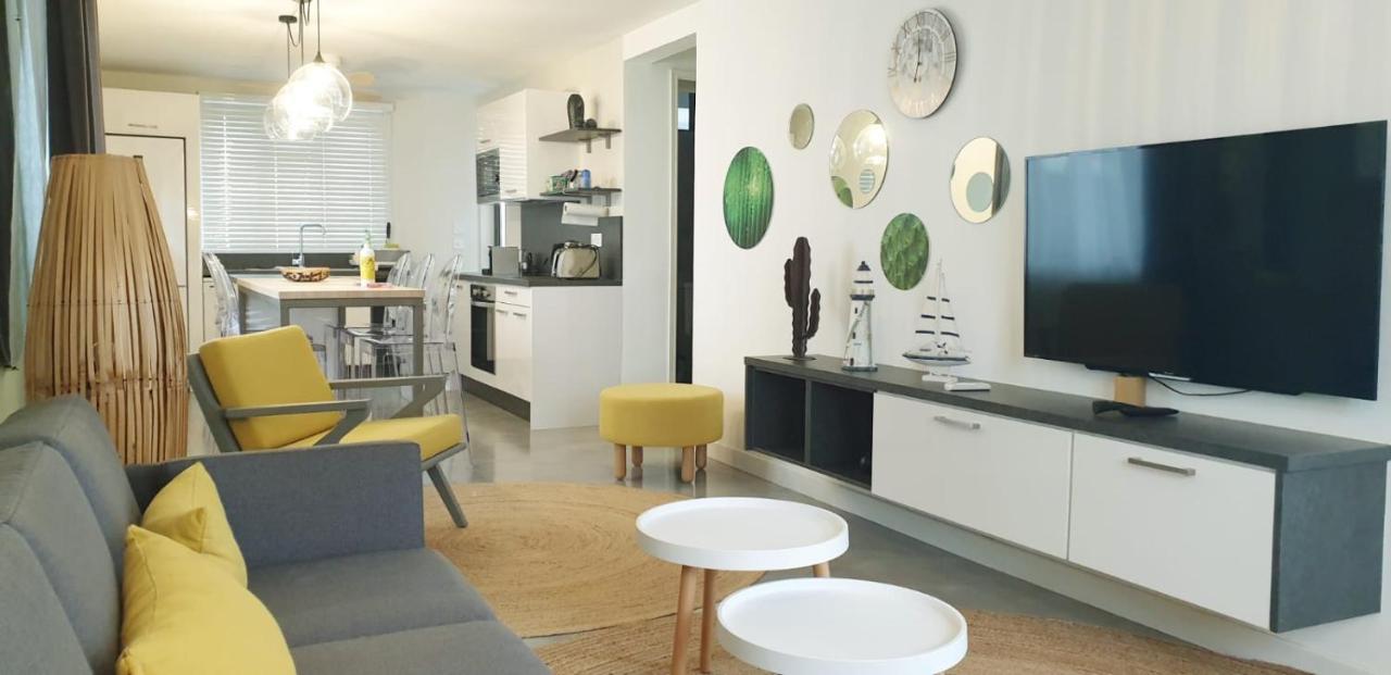 Sunkissed - Brand New Beach Apartment Located 50M From Beach Flic-en-Flacq Dış mekan fotoğraf